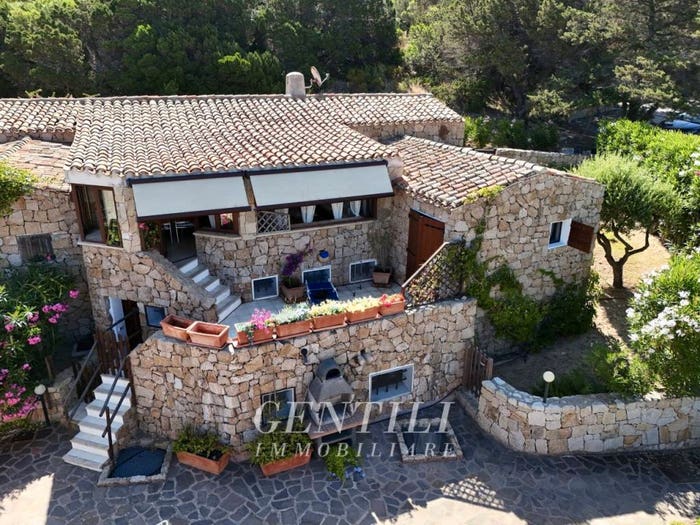 Appartamento con 6 locali in vendita in Baja Sardinia, Arzachena