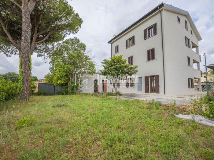 Appartamento quadrilocale in vendita in Via Illuminati, Centro, Urbisaglia