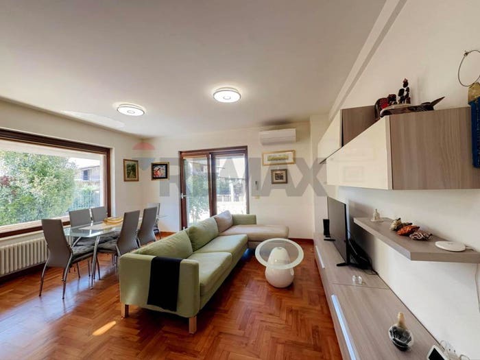 Casa con 6 locali in vendita in Villa Andreoli, Lanciano