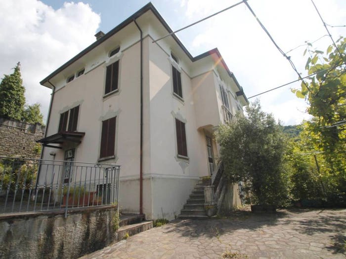 Casa con 6 locali in vendita in Via Costa Azzurra, Botta, Locatello