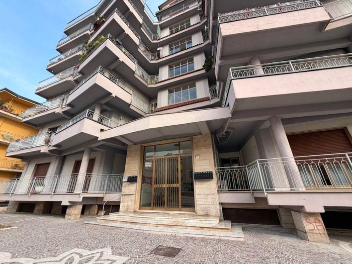 Appartamento con 6 locali in vendita in Via Alcide De Gasperi, Centro, San Giorgio del Sannio