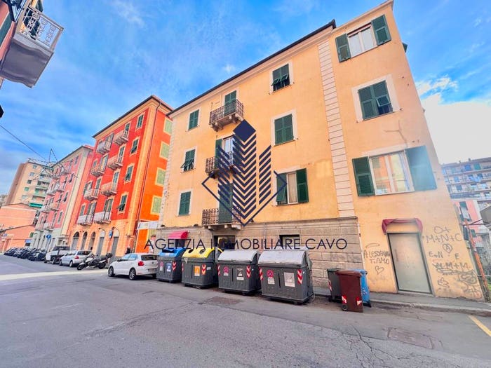 Appartamento quadrilocale in vendita in Via Ciro Menotti, Sestri Ponente, Genova