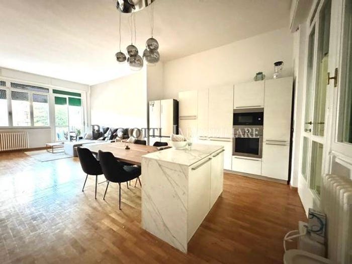 Appartamento con 6 locali in vendita in Calzabigi, Livorno