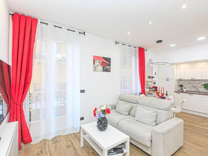Appartamento trilocale in vendita in Via Adamo Centurione, Lagaccio, Genova