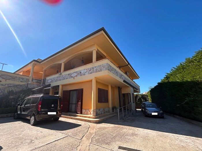Appartamento con 5 locali in vendita in Viale Magna Grecia, Fortuna Corvo, Catanzaro