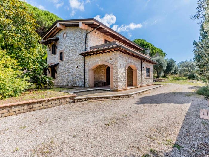Casa con 5 locali in vendita in Via Valle Vota, Bassiano