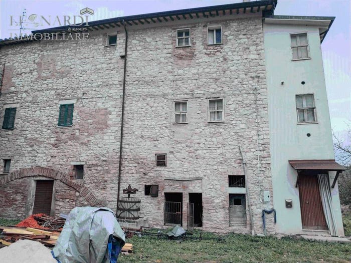Casa con 6 locali in vendita in Corciano