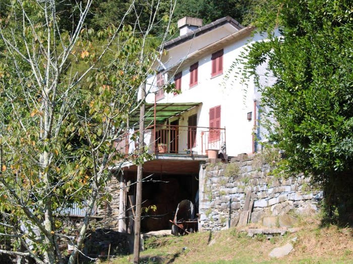 Casa con 6 locali in vendita in Tribogna