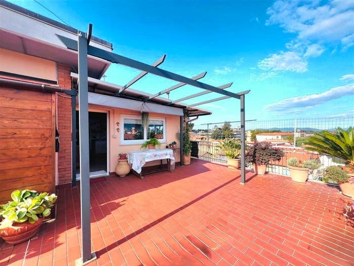 Casa con 6 locali in vendita in Marina di Massa Centro, Massa