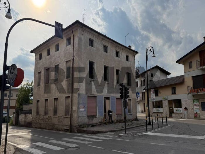 Casa con 6 locali in vendita in Via Luigi Bernard, Trichiana, Borgo Valbelluna