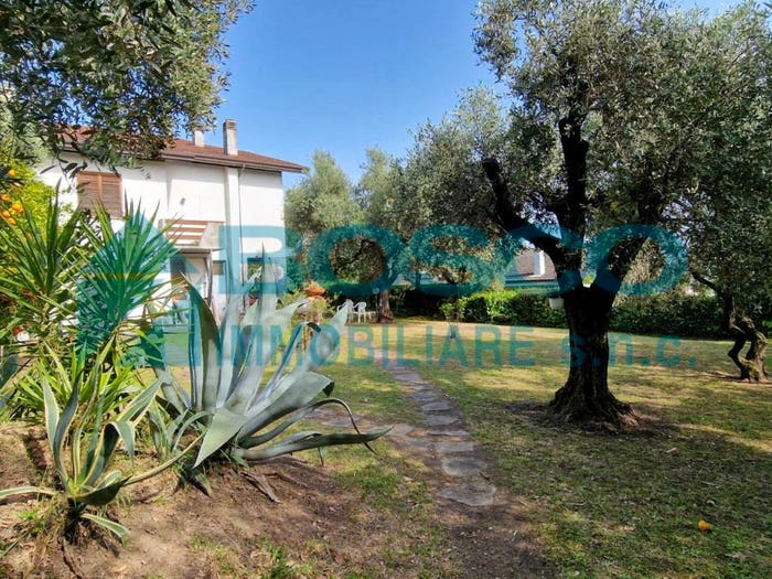 Casa con 6 locali in vendita in Via Magellano, Bolano