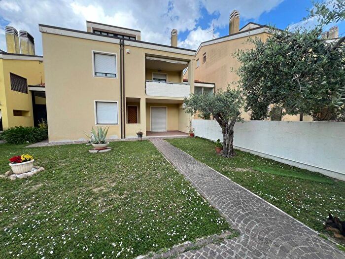 Appartamento quadrilocale in vendita in Via Villagrande, Mombaroccio