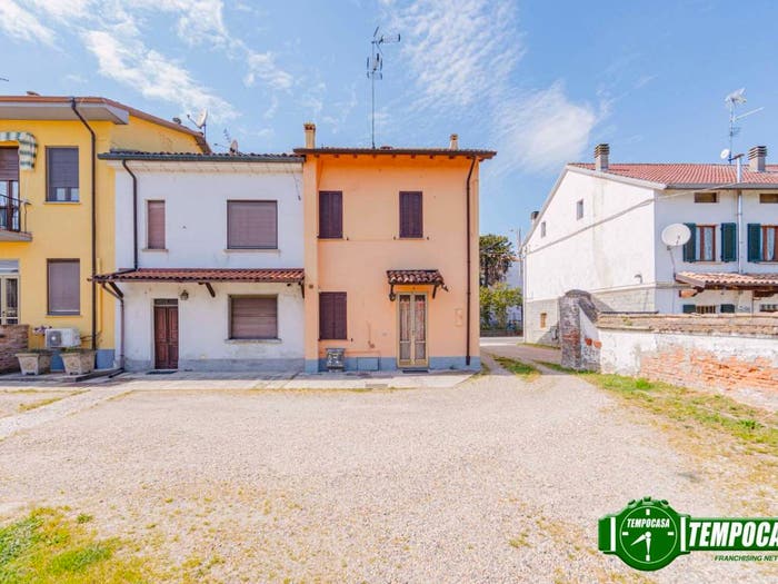 Casa quadrilocale in vendita in Via Lungargine, Bastida Pancarana