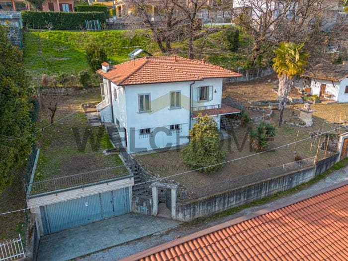 Casa trilocale in vendita in Via dei Faggi, Centro, Erba