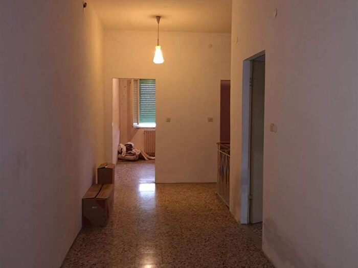 Casa con 6 locali in vendita in Moglia