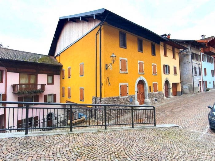 Casa con 6 locali in vendita in Via Giovanni Prati, Castel Condino