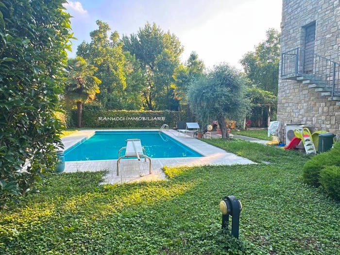 Casa con 6 locali in vendita in Via Filippo Turati, Gorle