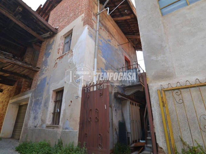 Casa con 5 locali in vendita in Vicolo Rivarolo, San Benigno Canavese