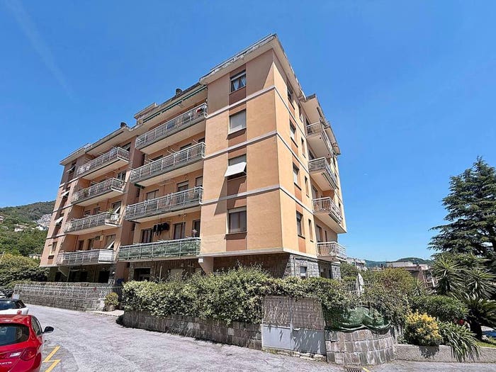 Appartamento quadrilocale in vendita in Salita Cataldi, Sestri Ponente, Genova