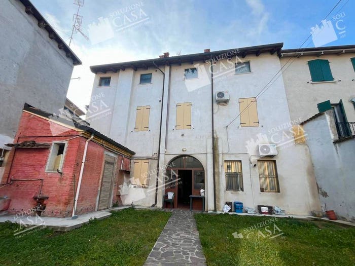Casa con 6 locali in vendita in Pieve di Cento