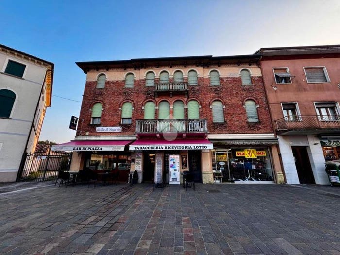 Appartamento trilocale in vendita in PIAZZA VITTORIO EMANUELE, Centro, Arcade