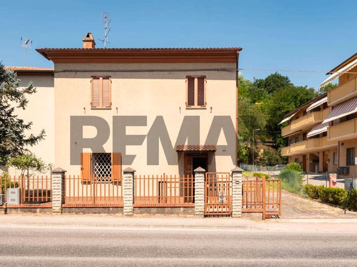 Casa con 6 locali in vendita in Via Clementina, Castelplanio