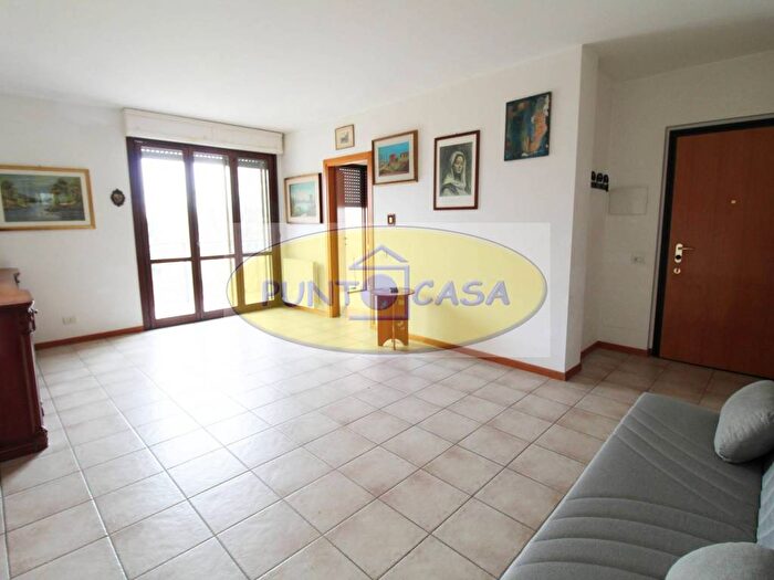 Appartamento trilocale in vendita in Via Lazzaro Palazzo, Revellino Campo Marte, Lodi