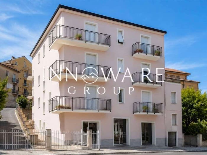 Appartamento con 5 locali in vendita in Via della Pace, Centro, Macerata