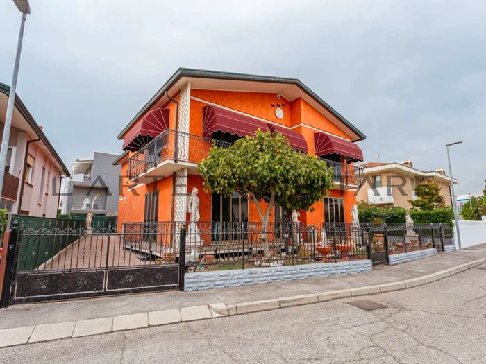 Casa con 5 locali in vendita in VIA ROMA, Piove di Sacco