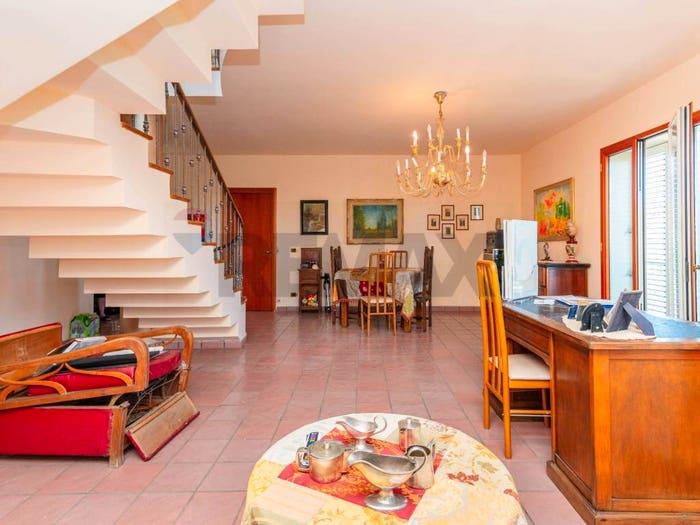 Appartamento con 6 locali in vendita in Via Carlo Cattaneo, Francofonte
