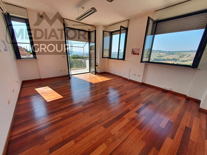Appartamento quadrilocale in vendita in Q, Ancona
