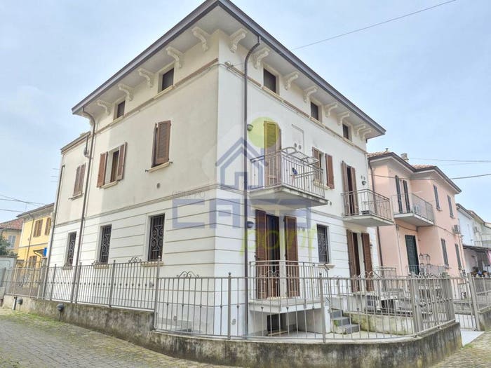 Casa con 6 locali in vendita in via Faustini, Infrangibile, Piacenza