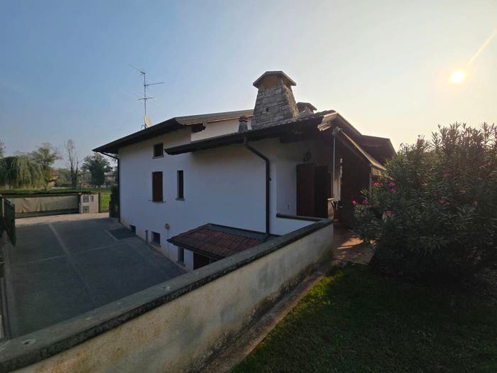 Casa con 5 locali in vendita in Via Tresolzio, Carobbio, Carobbio degli Angeli