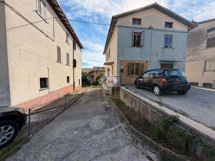 Casa trilocale in vendita in Via Dell' Assino, Semonte Casamorcia, Gubbio