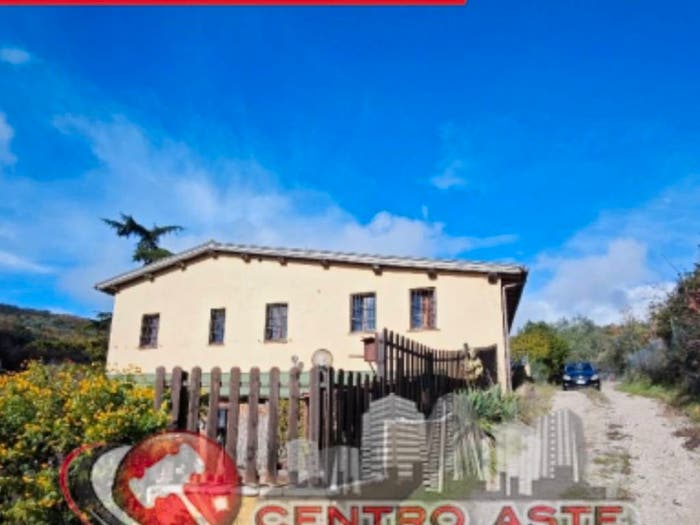 Casa con 6 locali in vendita in Via Podere Catino Magione PG Italia, Magione