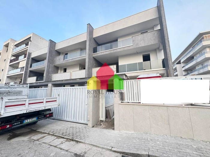 Casa con 6 locali in vendita in Lusciano