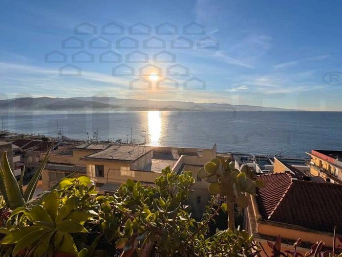 Appartamento con 5 locali in vendita in Cda Guardia villaggio Pace, Centro Storico, Messina