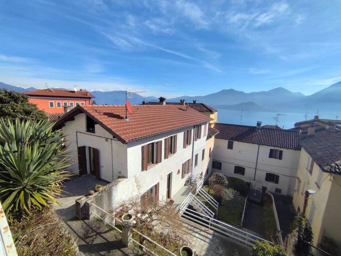 Casa con 6 locali in vendita in Via Torino, Centro, Ghiffa