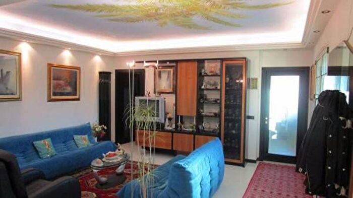 Casa con 6 locali in vendita in Piazza Giuseppe Giusti, Centro, Monsummano Terme