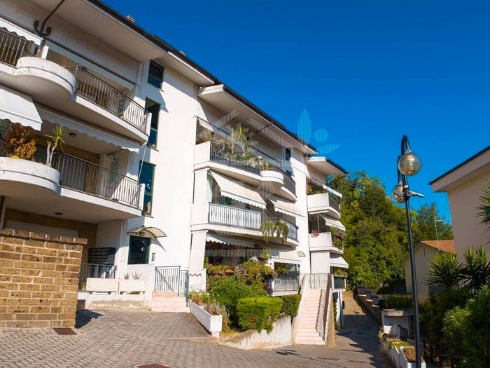 Appartamento con 5 locali in vendita in Via del Santuario, Ospedale, Pescara