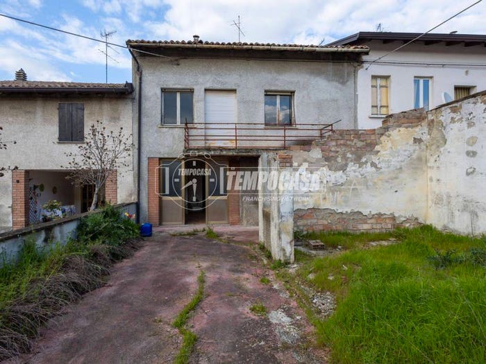 Casa quadrilocale in vendita in Via Achille Grandi, Centro, Montecchio Emilia
