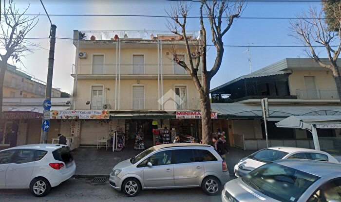 Appartamento trilocale in vendita in Viale Regina Margherita, Rimini