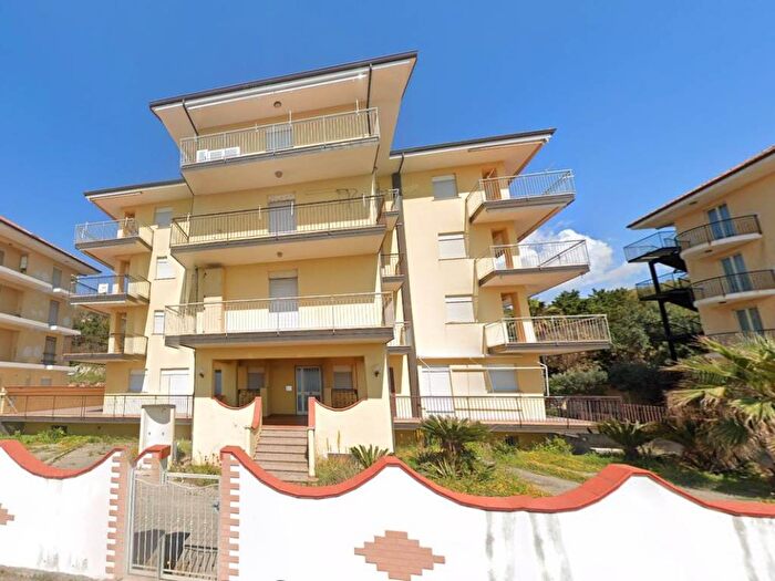 Appartamento trilocale in vendita in Strada Statale Tirrena Inferiore, Cartolano, Falerna