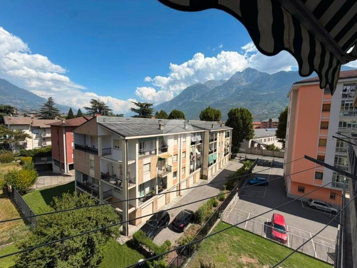 Appartamento trilocale in vendita in Via Parigi, Centro, Aosta
