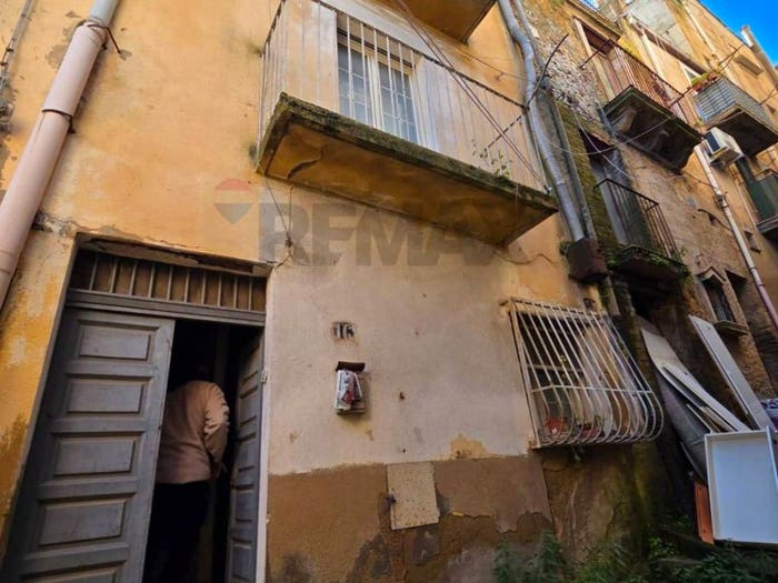 Casa quadrilocale in vendita in Via sciabola, Centro, Caltagirone