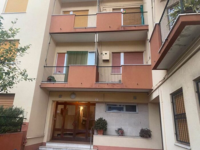Appartamento trilocale in vendita in Via Giuseppe Verdi, Centro, Loano
