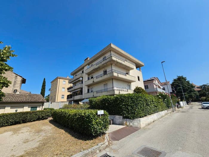 Appartamento con 5 locali in vendita in Via degli Eroi, Viale Roma, Foligno