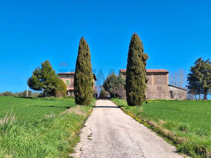 Casa con 6 locali in vendita in Loc Macchie, Montefalco
