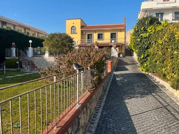 Casa con 6 locali in vendita in Trecase
