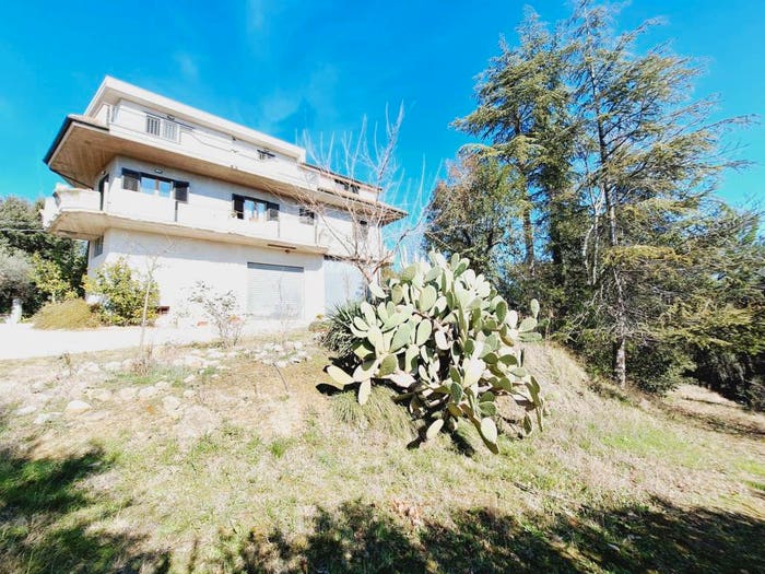 Casa con 6 locali in vendita in via dell'olmo, Castorano